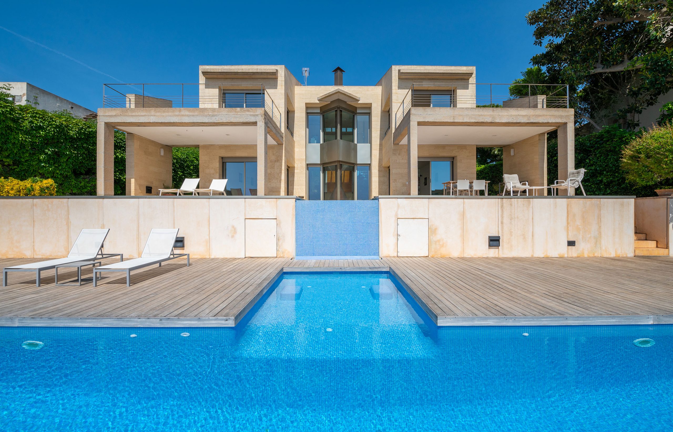 Private villas with excellence hospitality services in Mallorca
